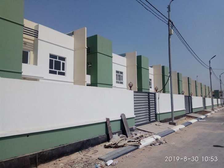 Выполнение цветного строительного раствора для покрытия фасада закрытым акционерным обществом «Симан Сефид Бенвид» в проекте Алгадир на 1500 квартир, Кербела, Ирак